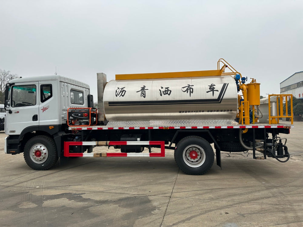 شاحنة رش الأسفلت DongFeng 9.5m³ 195HP