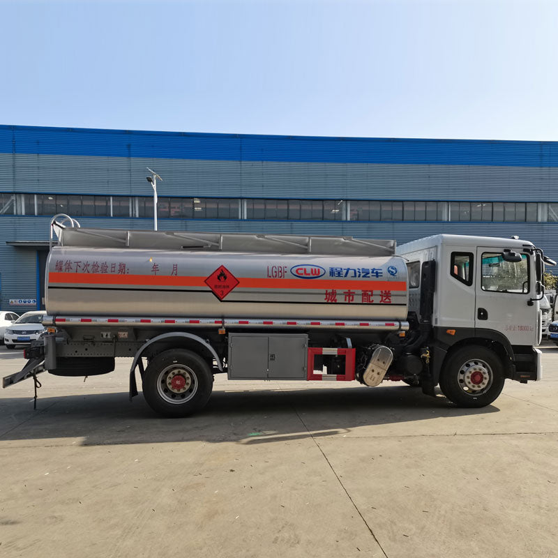 شاحنة صهريج زيت دونغفنغ 4*2 سعة 11000 لتر