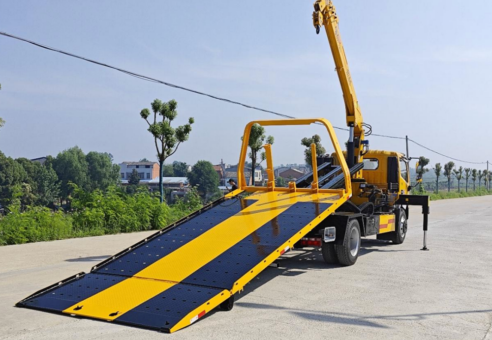 5T Wrecker Truck With Crane