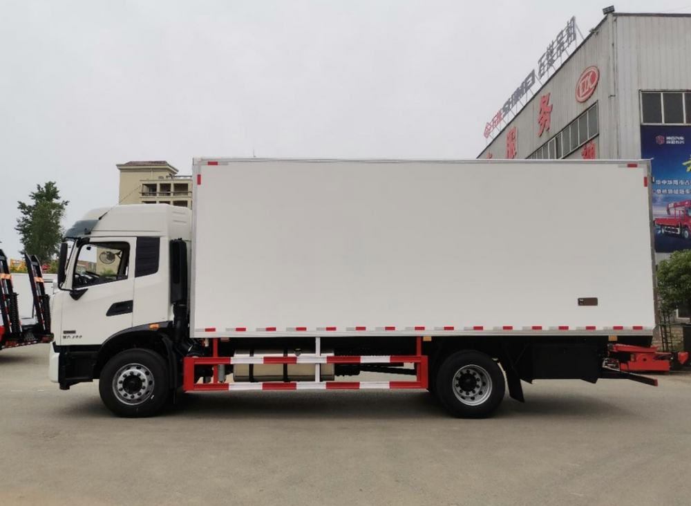 DongFeng 10T Refrigerator truck