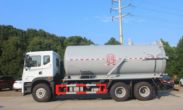 Dongfeng 14 m³ Water Tank Truck
