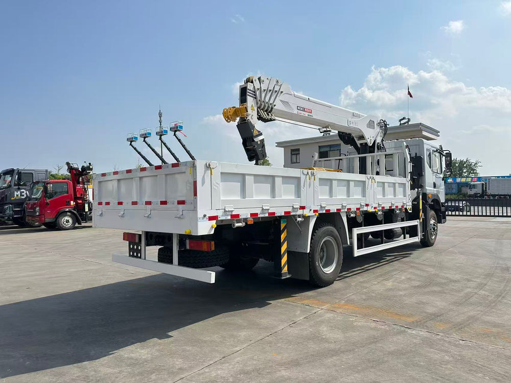 DongFeng 4×2 8-тонный кран с телескопической стрелой