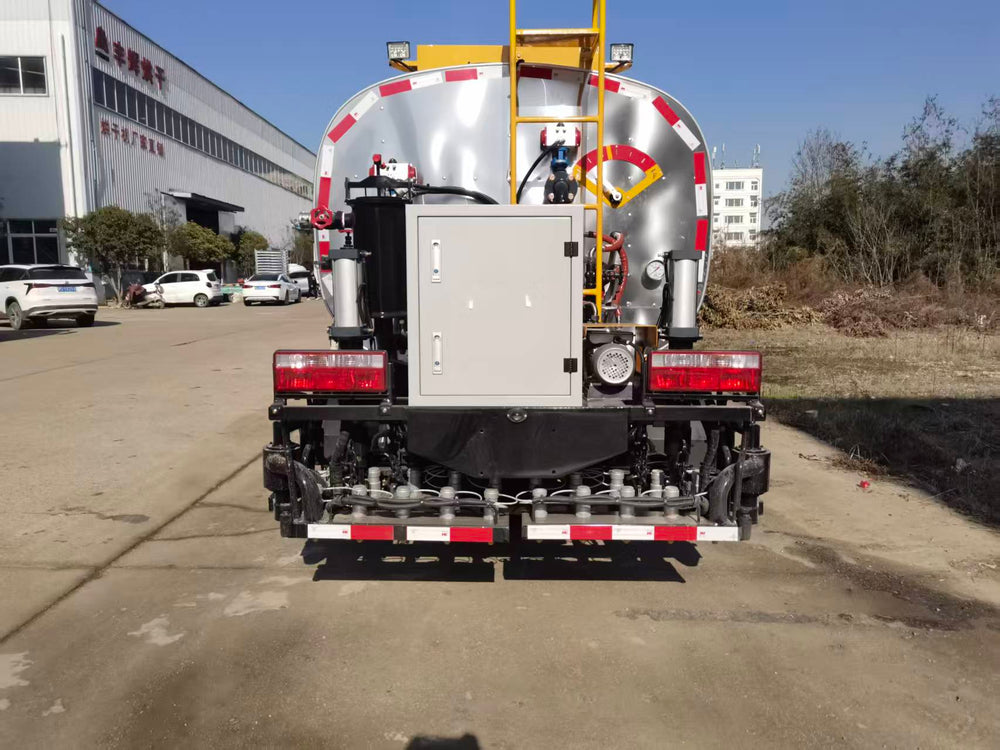 شاحنة رش الأسفلت DongFeng 6T