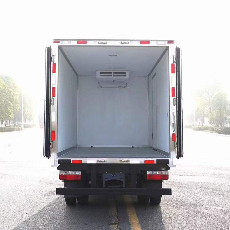 شاحنة تبريد DongFeng 4X2 بطول 3.5 متر