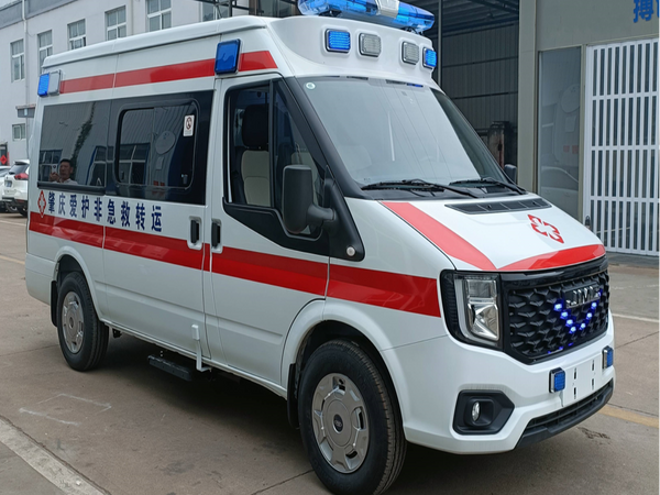 Карета скорой помощи JMC Shunda со средней колесной базой, средней высотой крыши, дизельным двигателем и монитором пациента