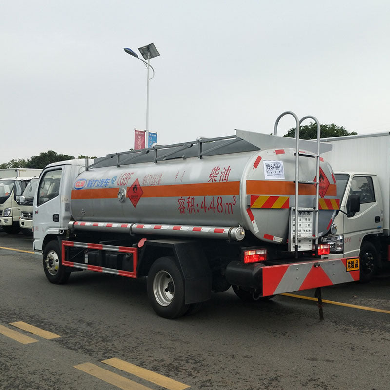 شاحنة صهريج زيت Dongfeng 4*2 سعة 4400 لتر