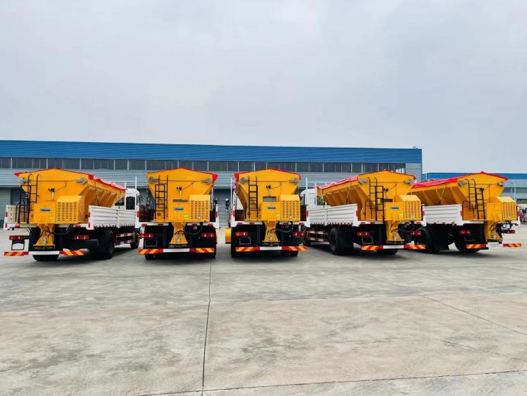 شاحنة إزالة الثلوج DongFeng 8 م³ 210 حصان