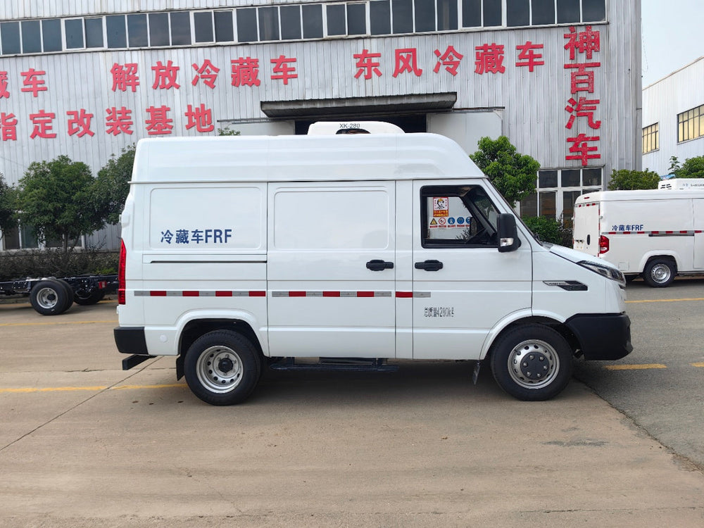 IVECO سيارة فان مبردة ذات قاعدة قصيرة وسقف عالٍ (موديل جديد)
