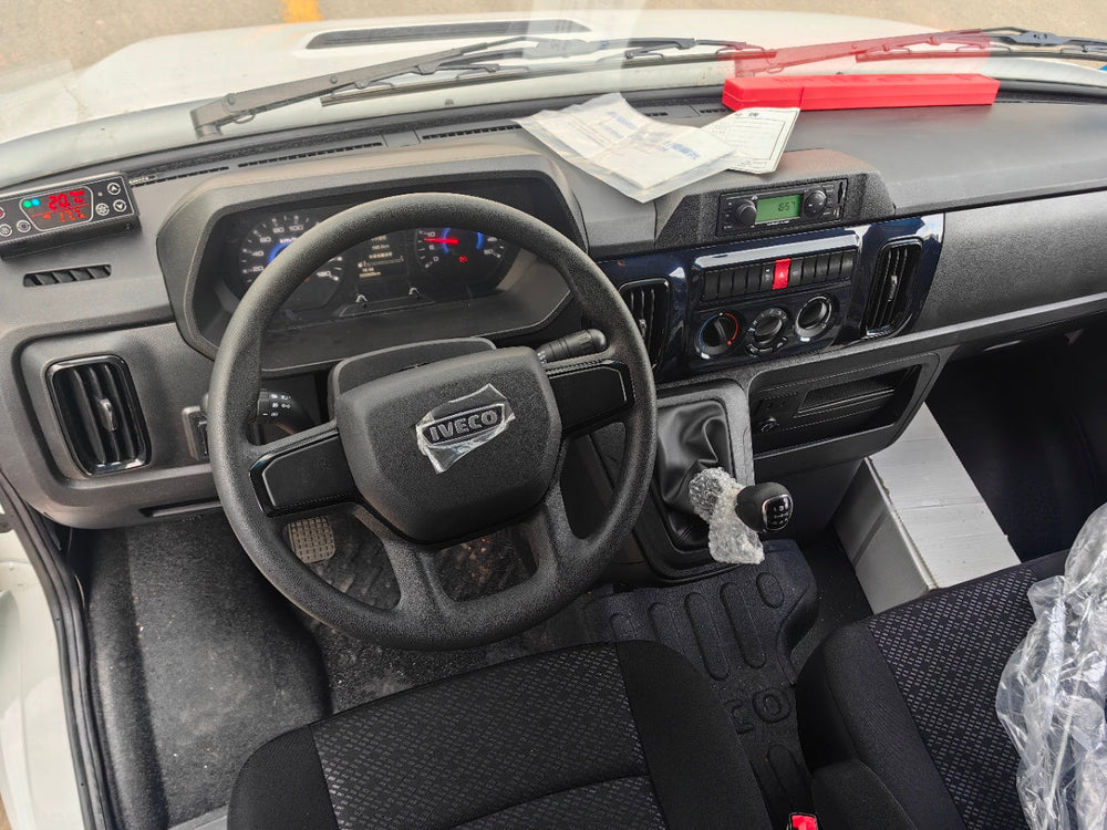 IVECO سيارة فان مبردة ذات قاعدة قصيرة وسقف عالٍ (موديل جديد)