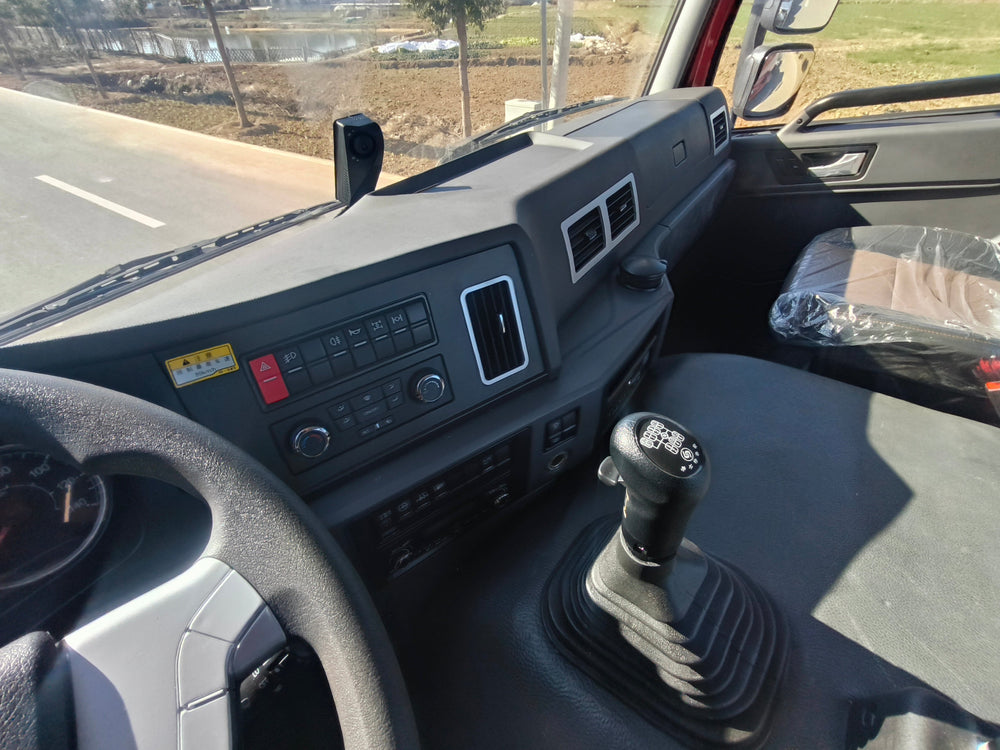 FAW 8×4 360 л.с. Кран с телескопической стрелой