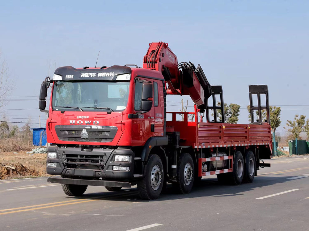 Автокран HOWO 8×4 25Т с шарнирно-сочлененной стрелой