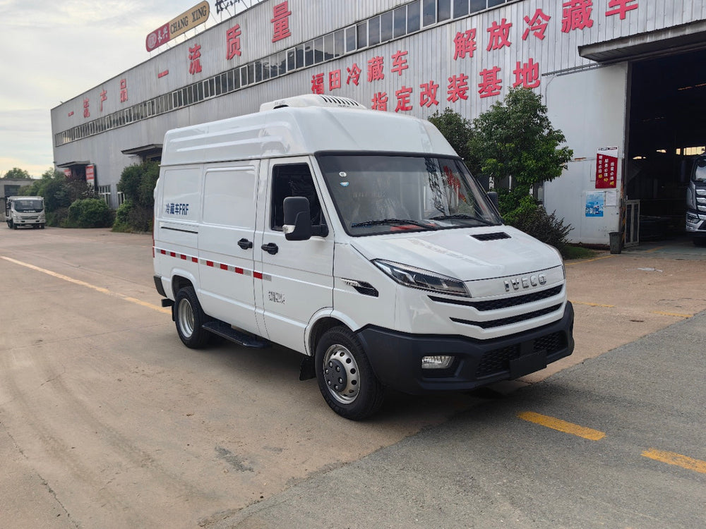 IVECO سيارة فان مبردة ذات قاعدة قصيرة وسقف عالٍ (موديل جديد)