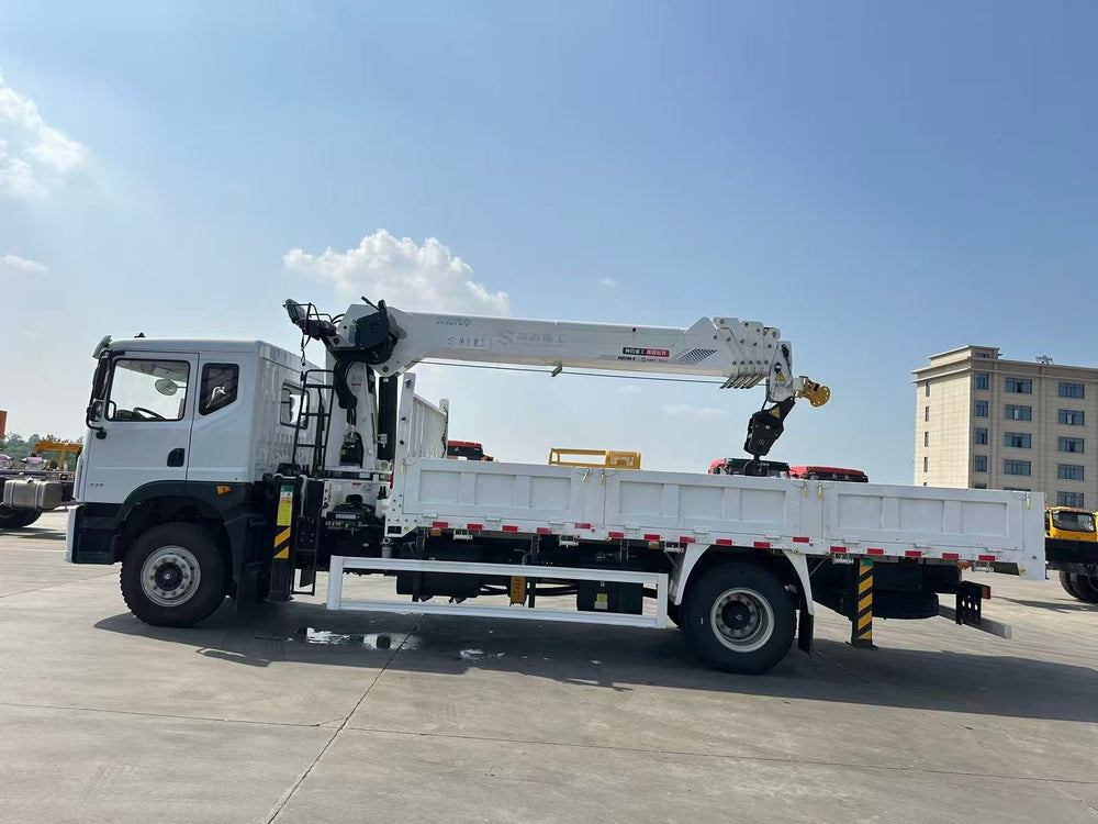 DongFeng 4×2 8-тонный кран с телескопической стрелой